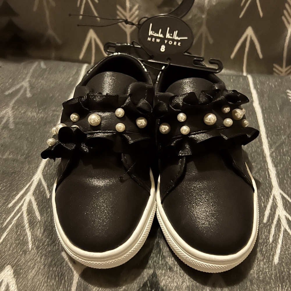 NICOLE MILLER TODDLERS BLACK WITH SATIN TRIM LACE AND WHITE PEARLS SIZE 8 (NWT)